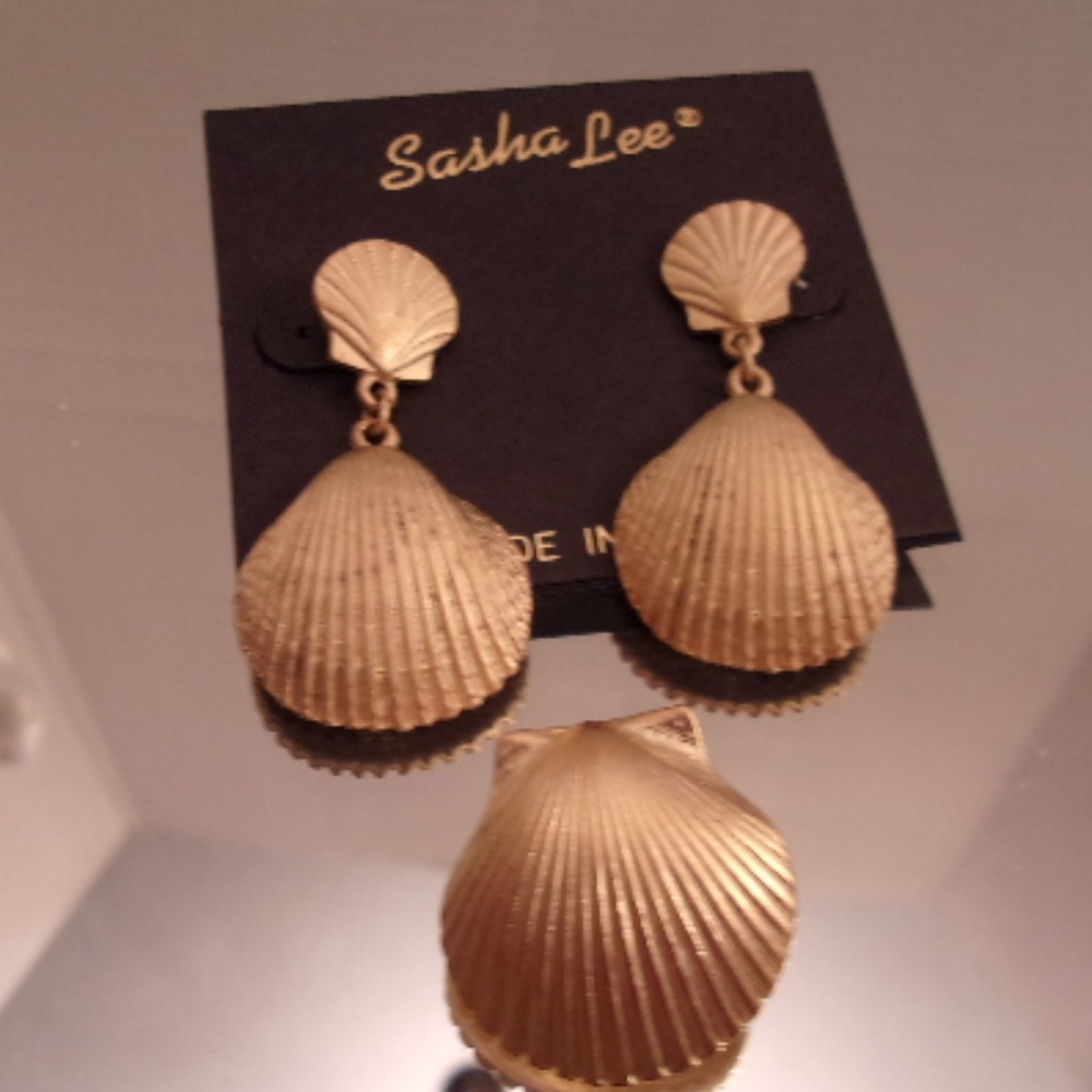 Sasha Lee Shell Earrings & Pendant. L43-5
